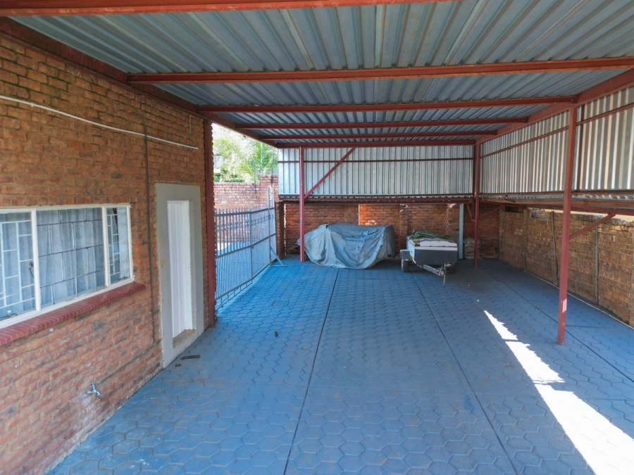 4 Bedroom Property for Sale in Ifafi North West